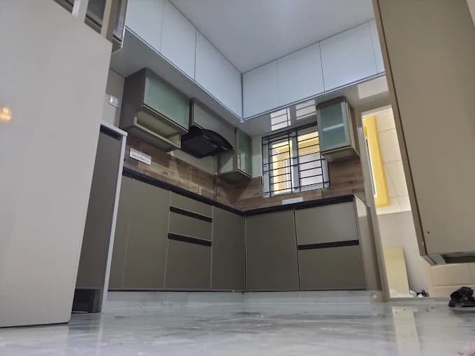 L-shaped kitchen with tall units and drawer banks